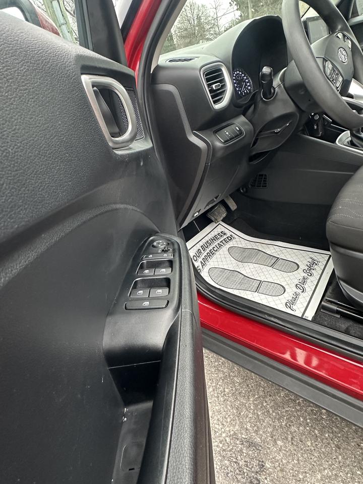 2020 Hyundai Venue SE Photo