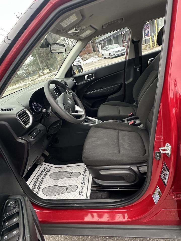 2020 Hyundai Venue SE Photo