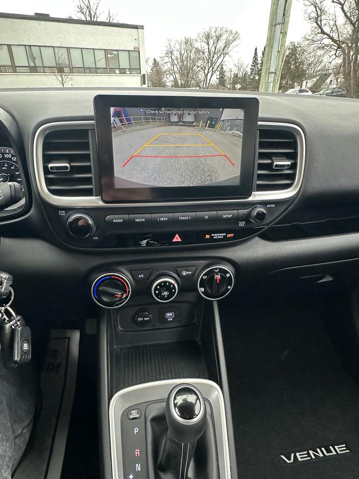 2020 Hyundai Venue SE Photo