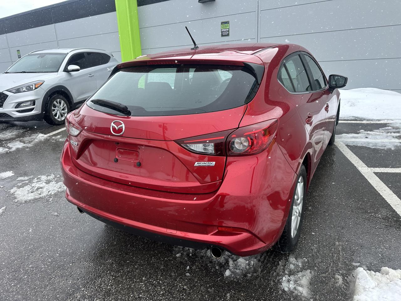 2017 Mazda MAZDA3 i Touring Photo2