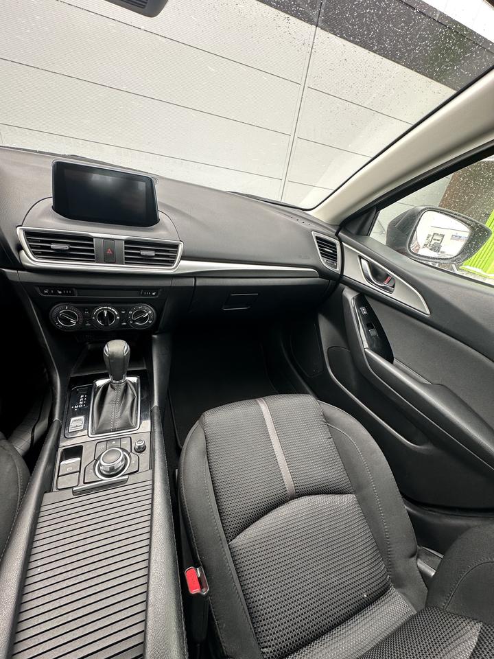 2017 Mazda MAZDA3 i Touring Photo