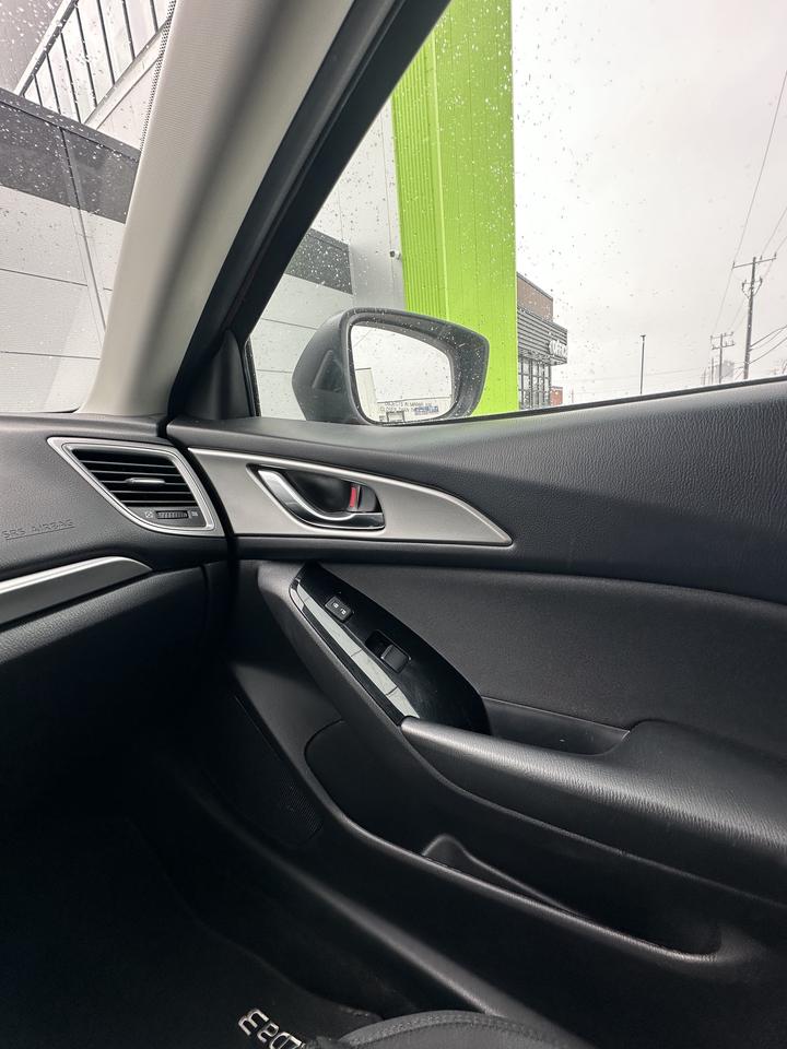 2017 Mazda MAZDA3 i Touring Photo