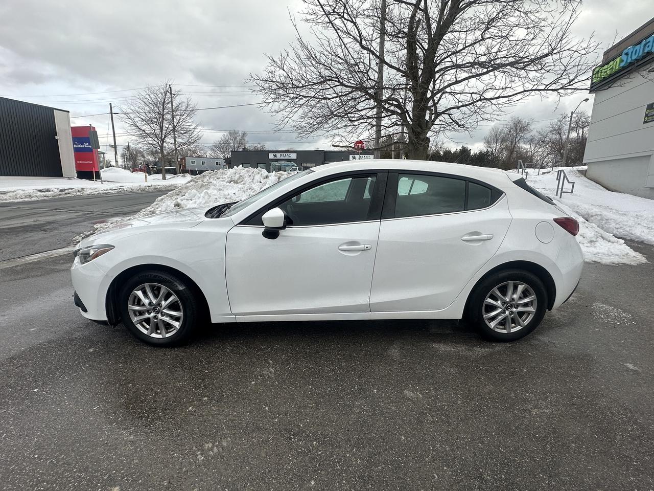 2015 Mazda MAZDA3 i Touring Photo3