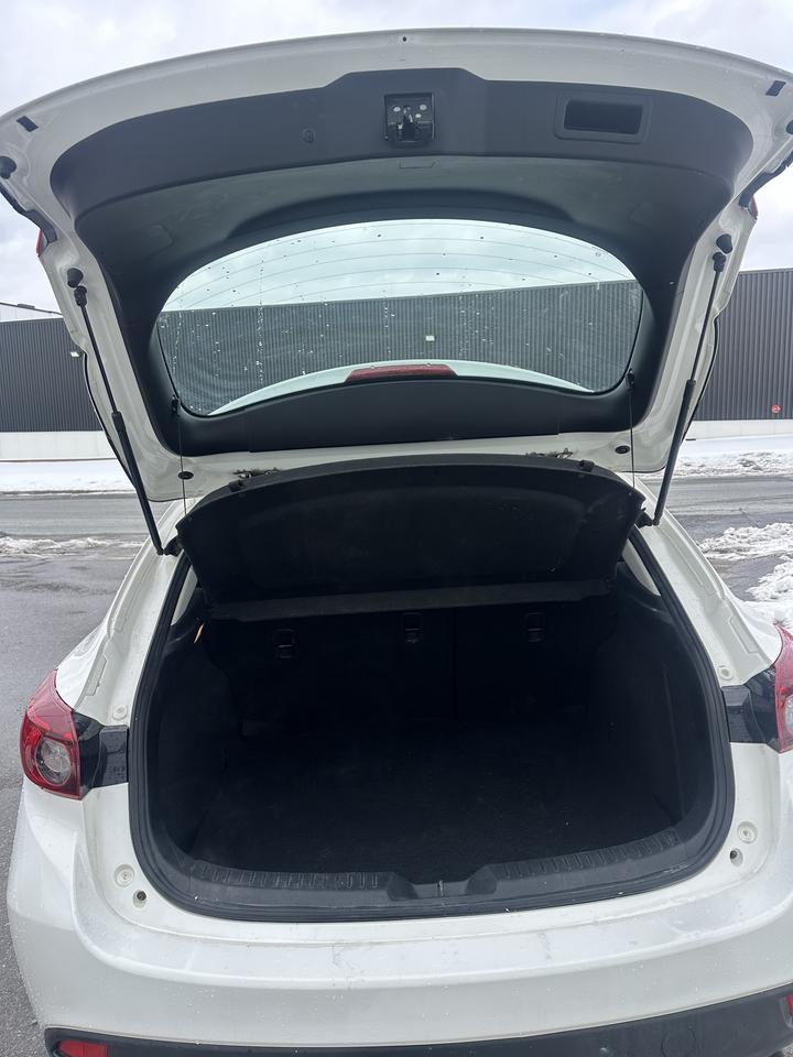 2015 Mazda MAZDA3 i Touring Photo