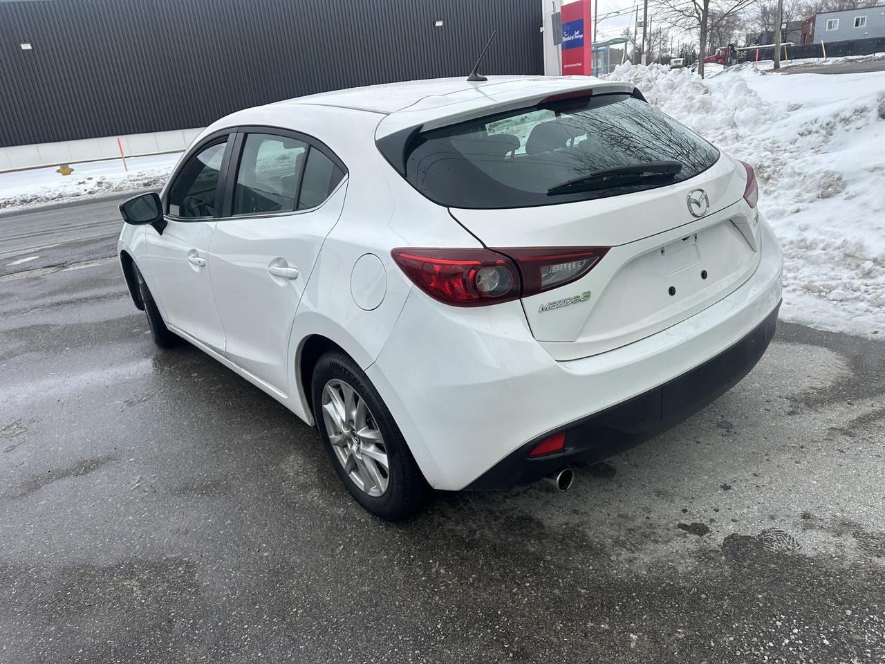 2015 Mazda MAZDA3 i Touring Photo