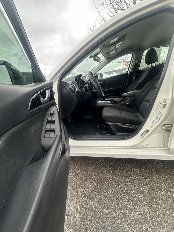 2015 Mazda MAZDA3 i Touring Photo