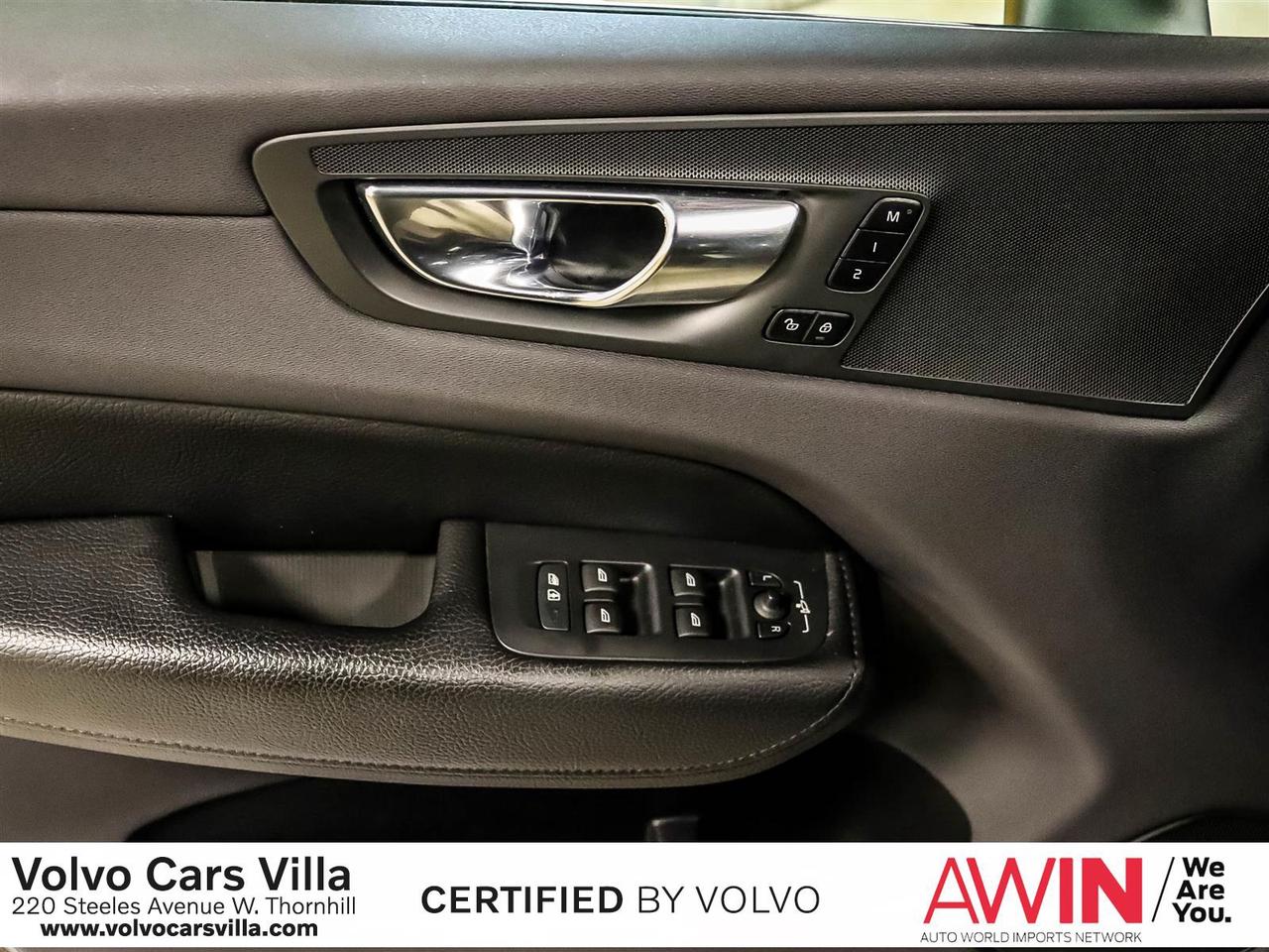 2022 Volvo XC60 B6 AWD Momentum Photo4