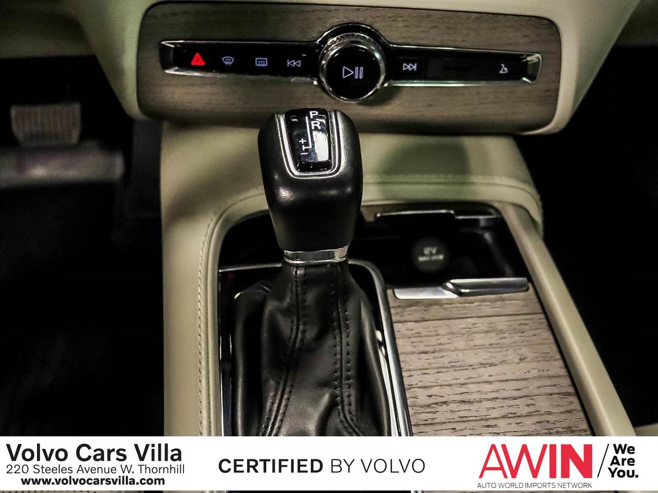 2021 Volvo XC90 T6 AWD Inscription (6-Seat) Photo