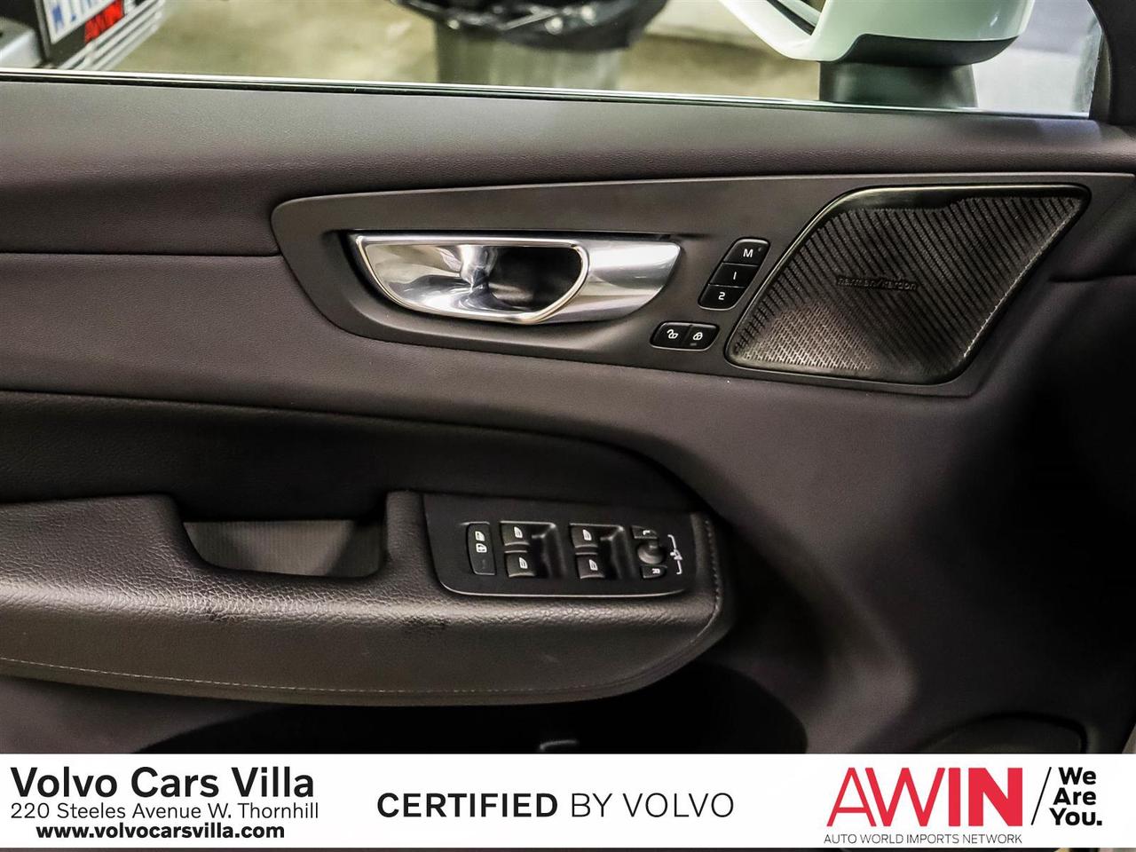 2022 Volvo XC60 B6 AWD Momentum Photo4