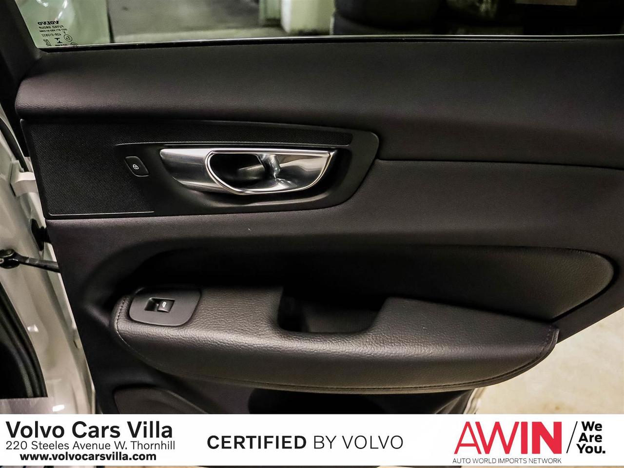 2022 Volvo XC60 B6 AWD Momentum Photo