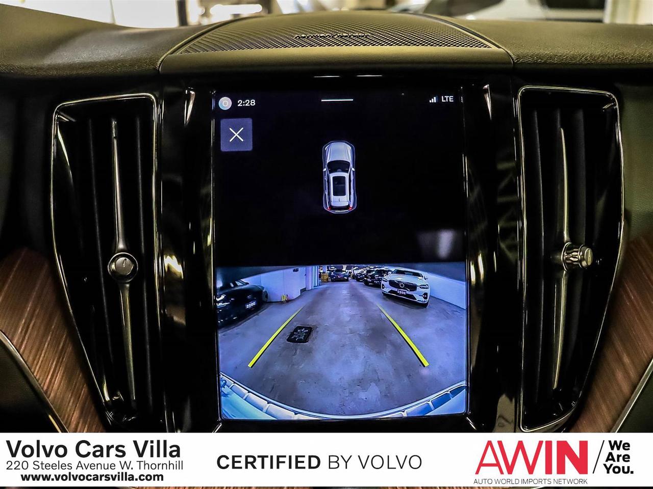 2022 Volvo XC60 B6 AWD Momentum Photo