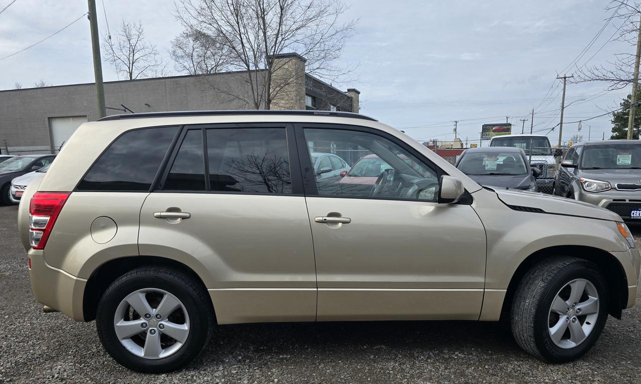 2009 Suzuki Grand Vitara Luxury Photo