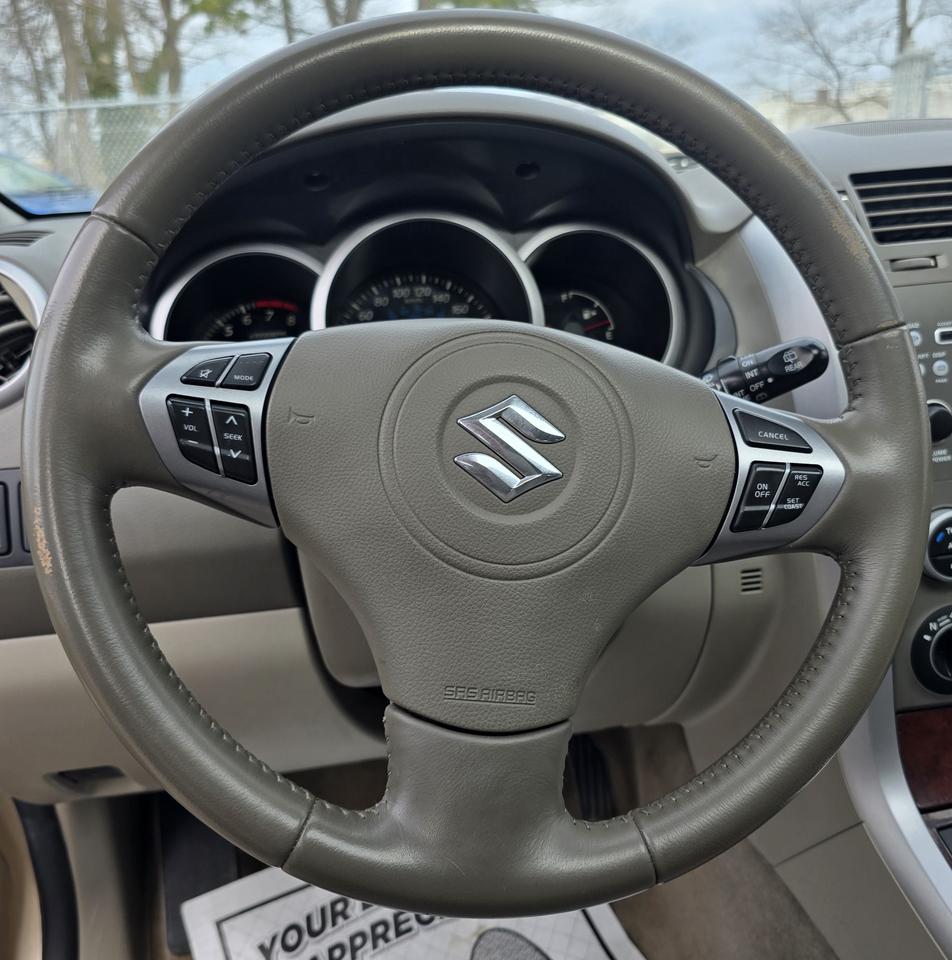 2009 Suzuki Grand Vitara Luxury Photo