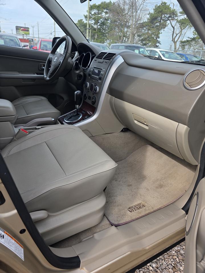 2009 Suzuki Grand Vitara Luxury Photo