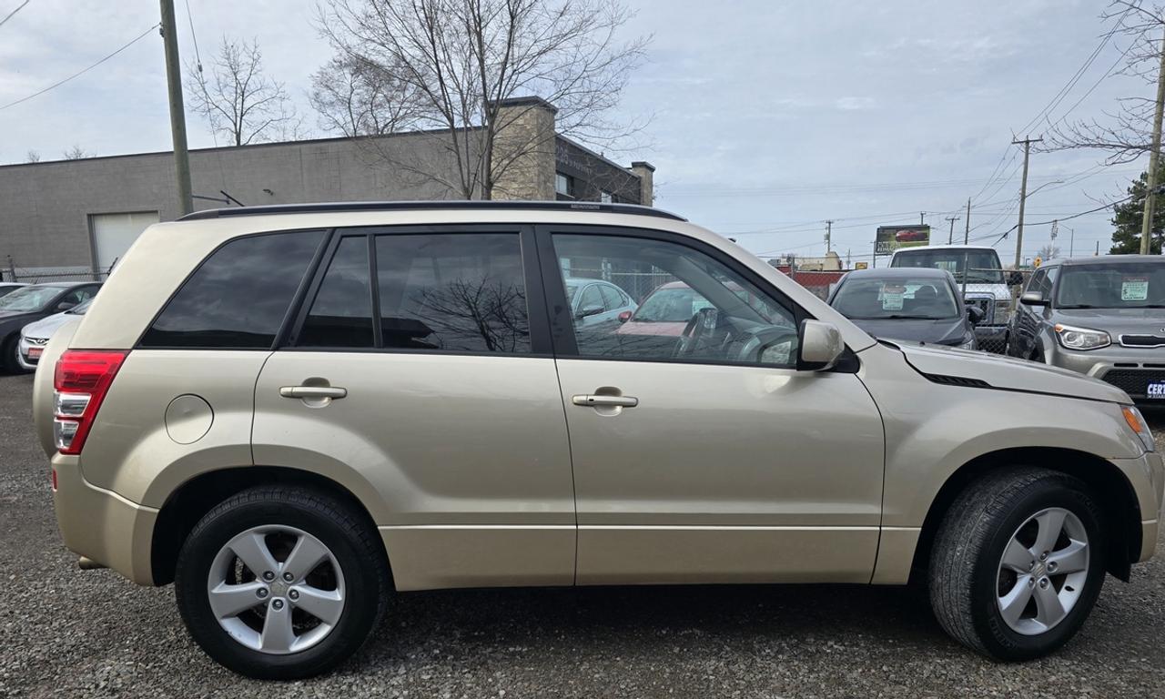 2009 Suzuki Grand Vitara Luxury Photo