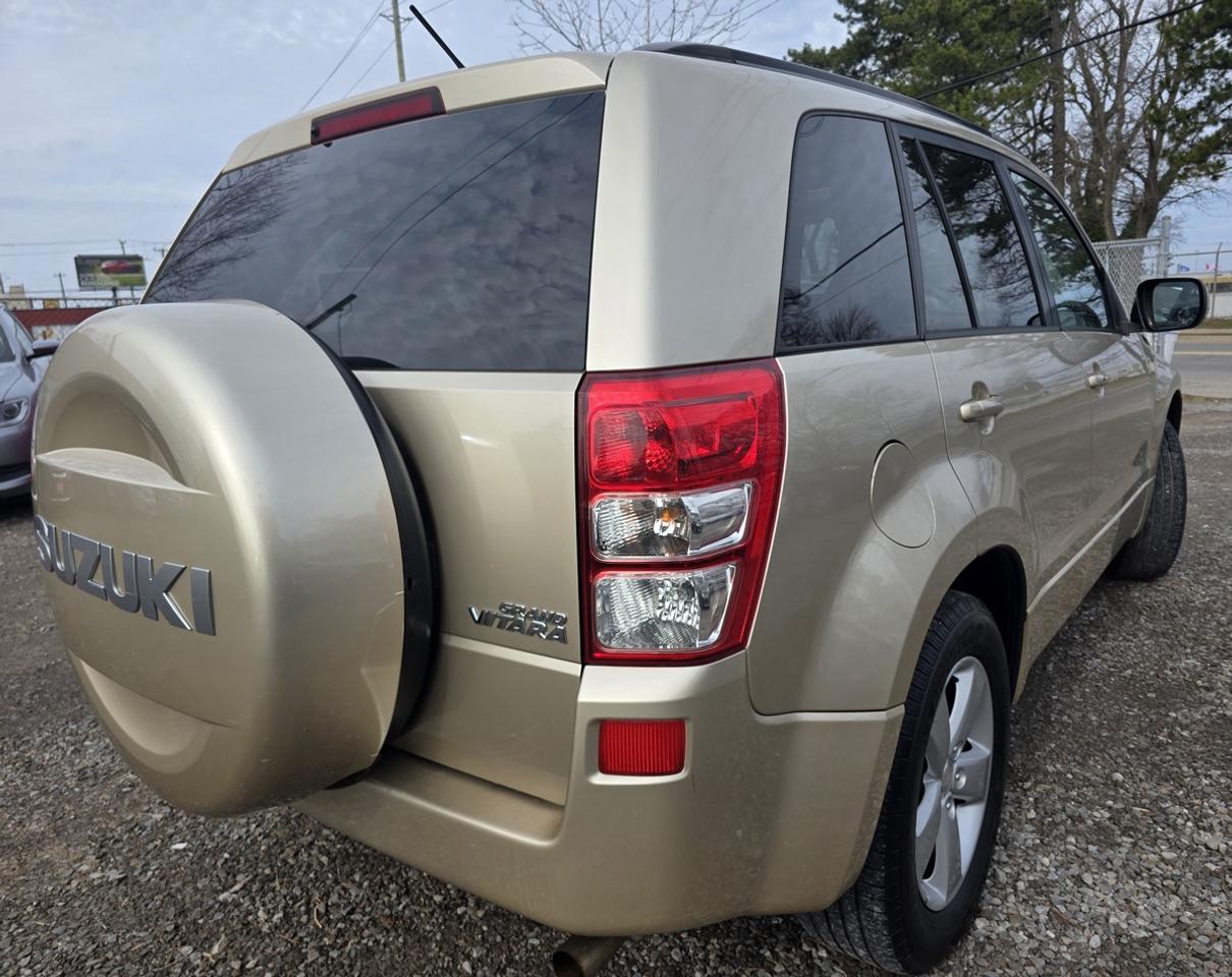 2009 Suzuki Grand Vitara Luxury Photo