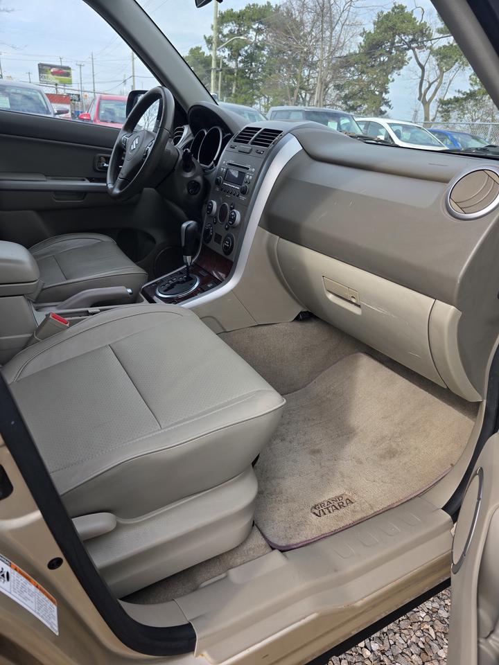 2009 Suzuki Grand Vitara Luxury Photo