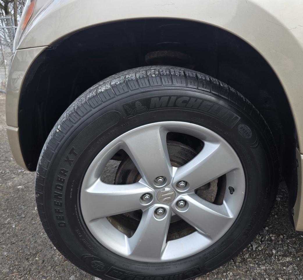 2009 Suzuki Grand Vitara Luxury Photo