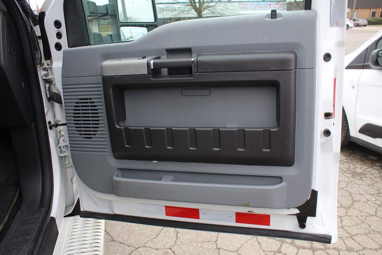 2014 Ford F-250 SUPER DUTY XLT 4WD utility SRW Photo