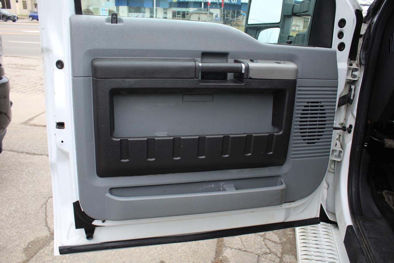 2014 Ford F-250 SUPER DUTY XLT 4WD utility SRW Photo