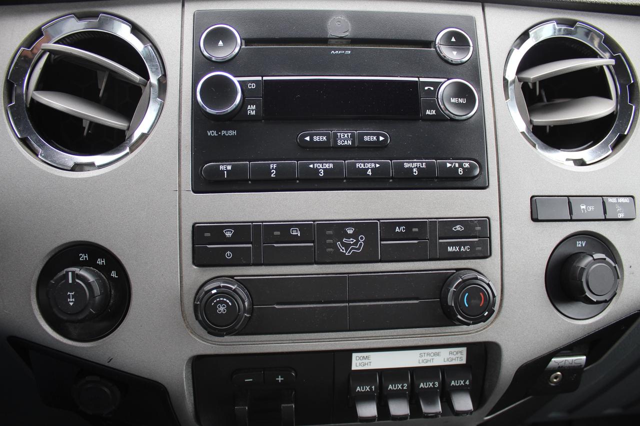 2014 Ford F-250 SUPER DUTY XLT 4WD utility SRW Photo