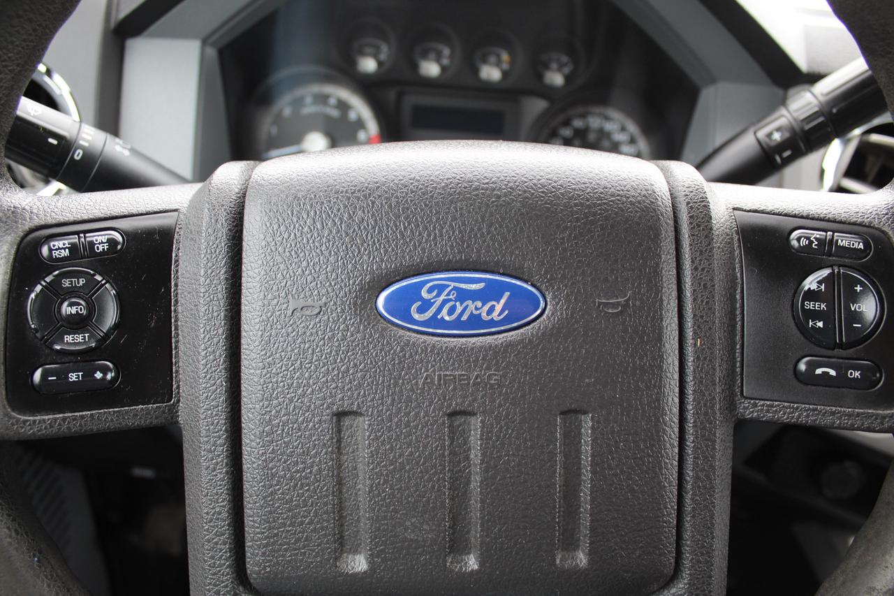 2014 Ford F-250 SUPER DUTY XLT 4WD utility SRW Photo