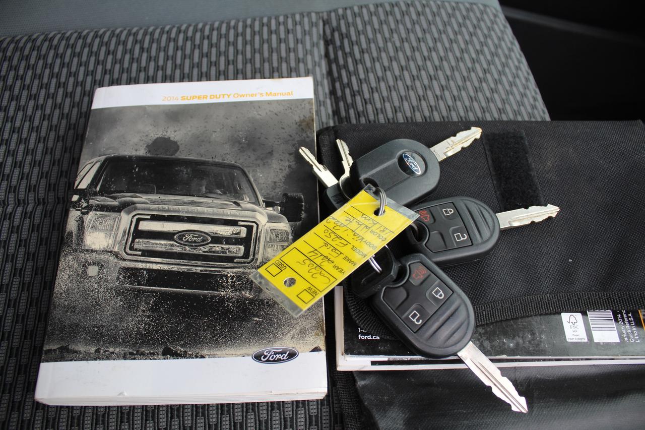 2014 Ford F-250 SUPER DUTY XLT 4WD utility SRW Photo