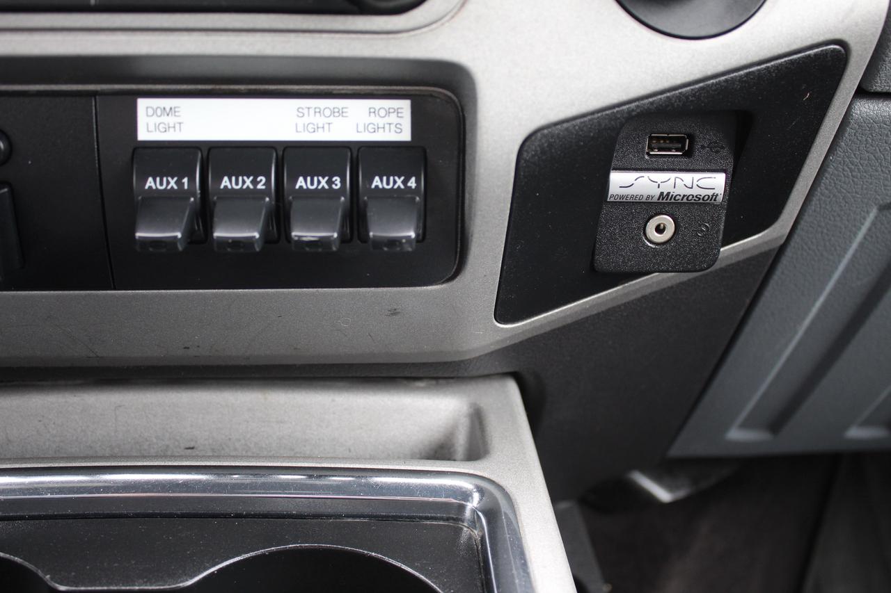 2014 Ford F-250 SUPER DUTY XLT 4WD utility SRW Photo