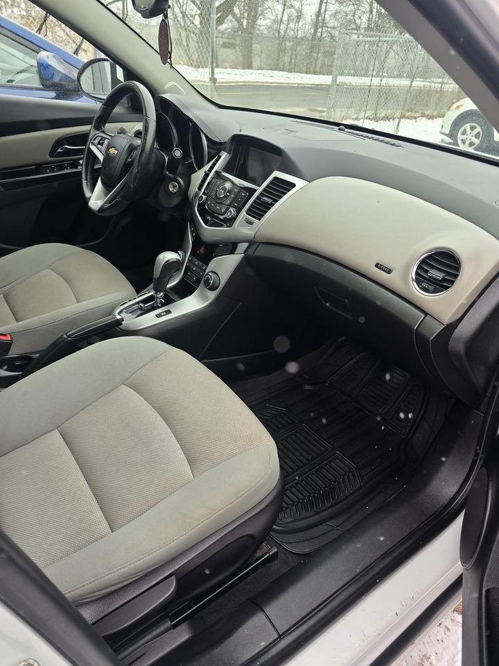 2014 Chevrolet Cruze 1LT Photo