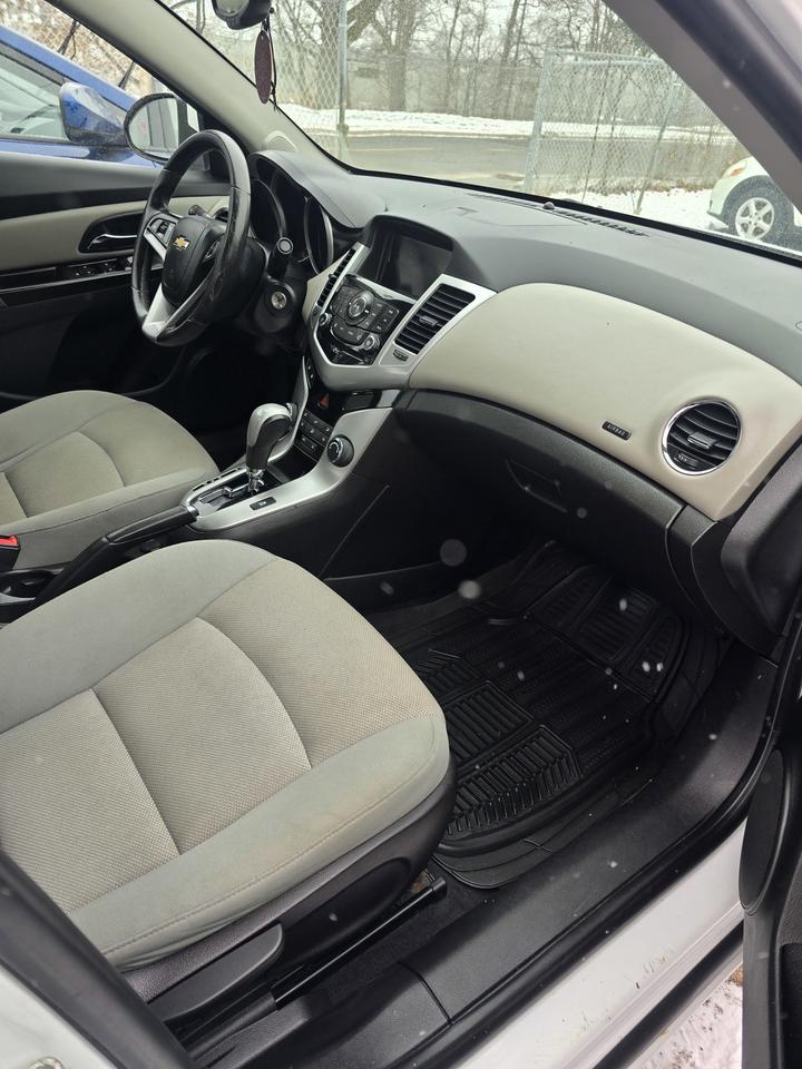 2014 Chevrolet Cruze 1LT Photo