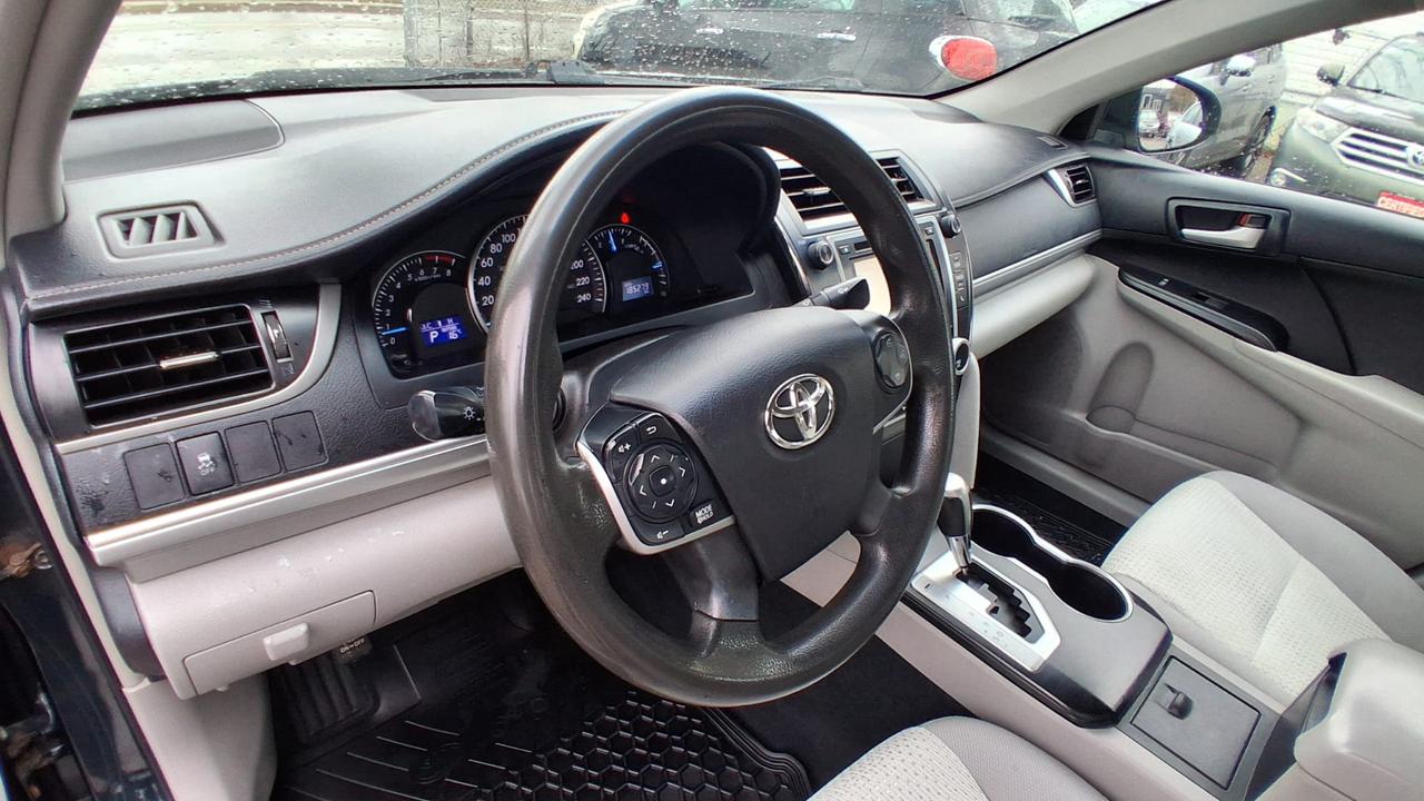 2014 Toyota Camry LE Photo