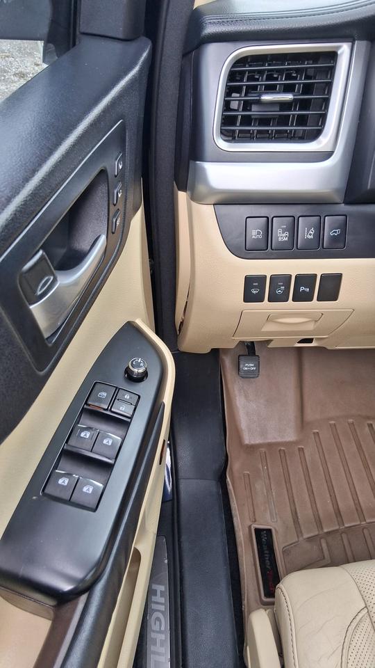 2015 Toyota Highlander LIMITED  Photo