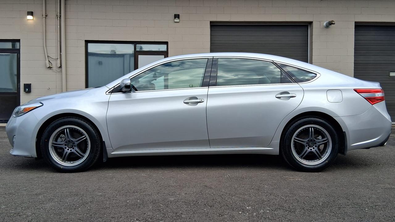 2013 Toyota Avalon XLE Photo3