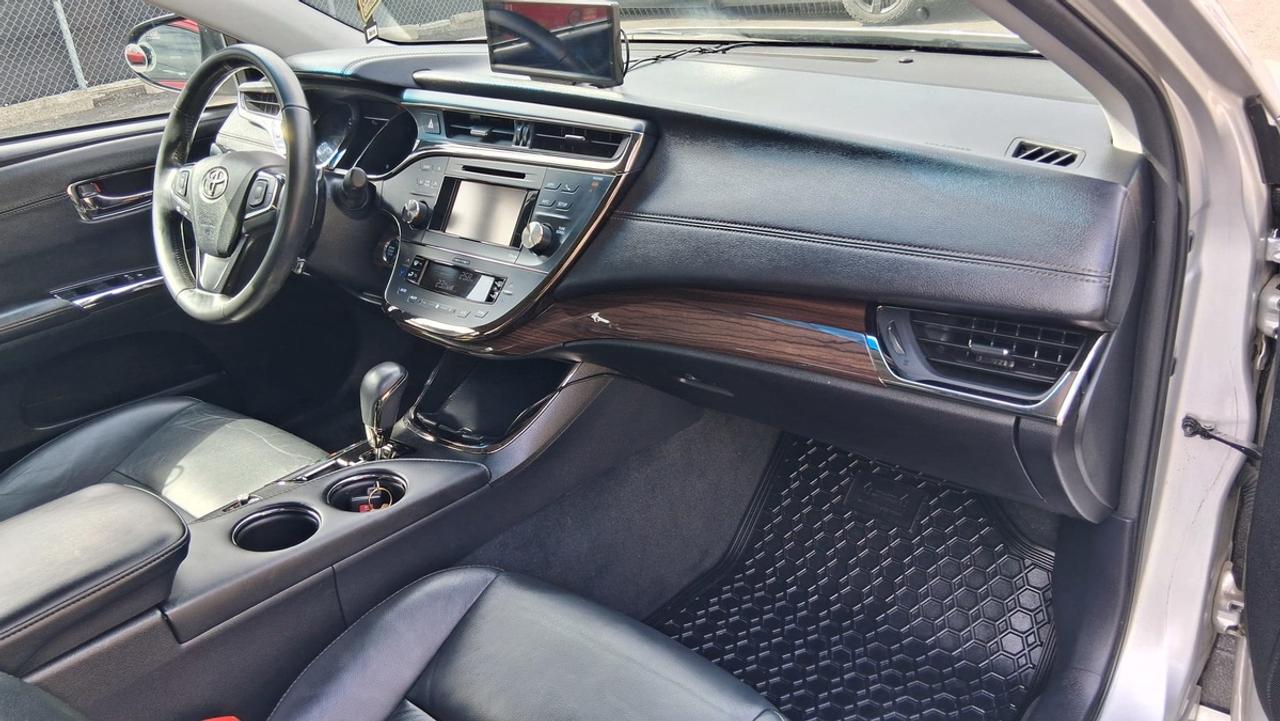 2013 Toyota Avalon XLE Photo