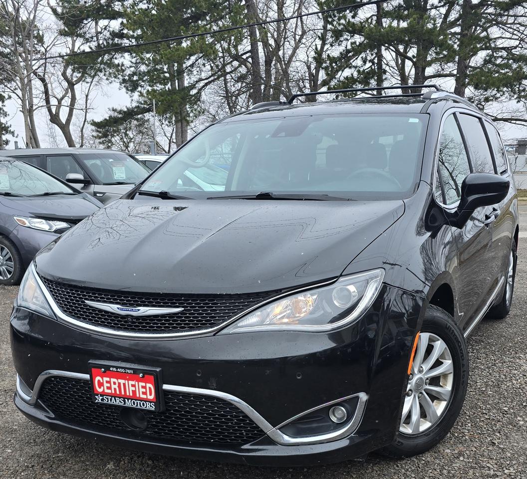 2019 Chrysler Pacifica Touring L Photo0