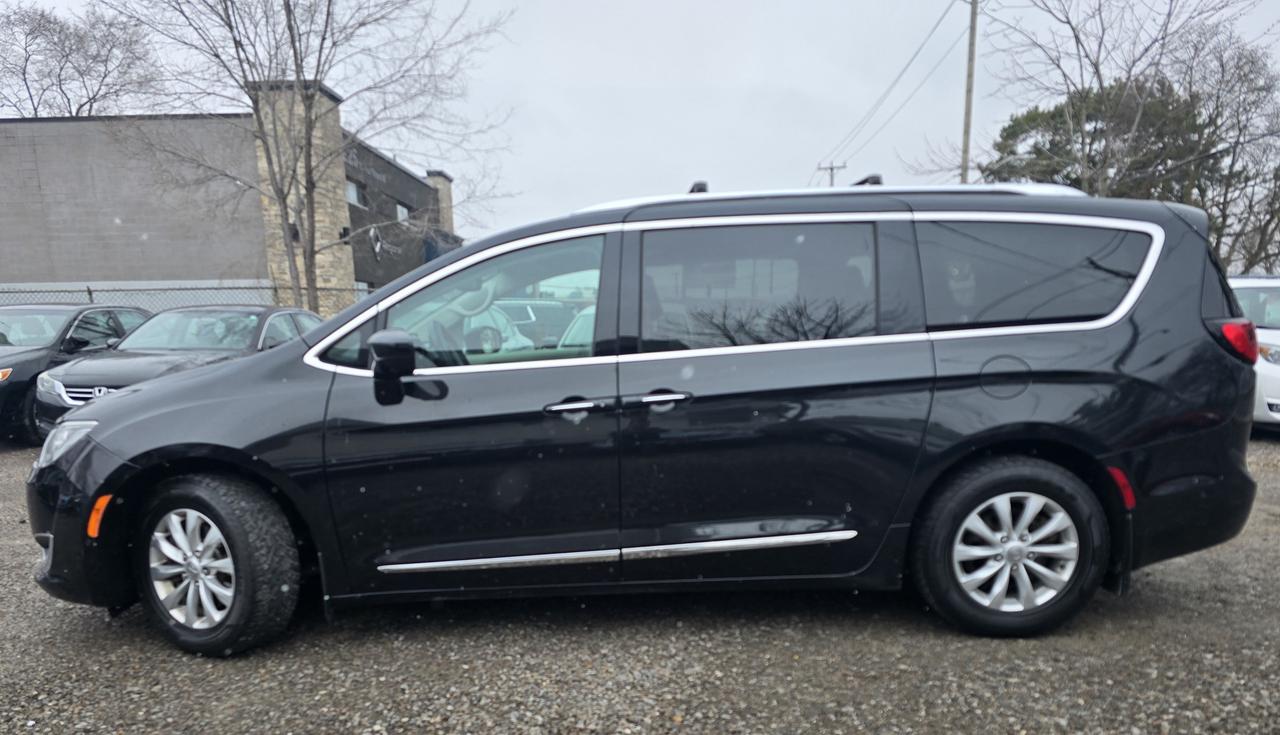 2019 Chrysler Pacifica Touring L Photo3