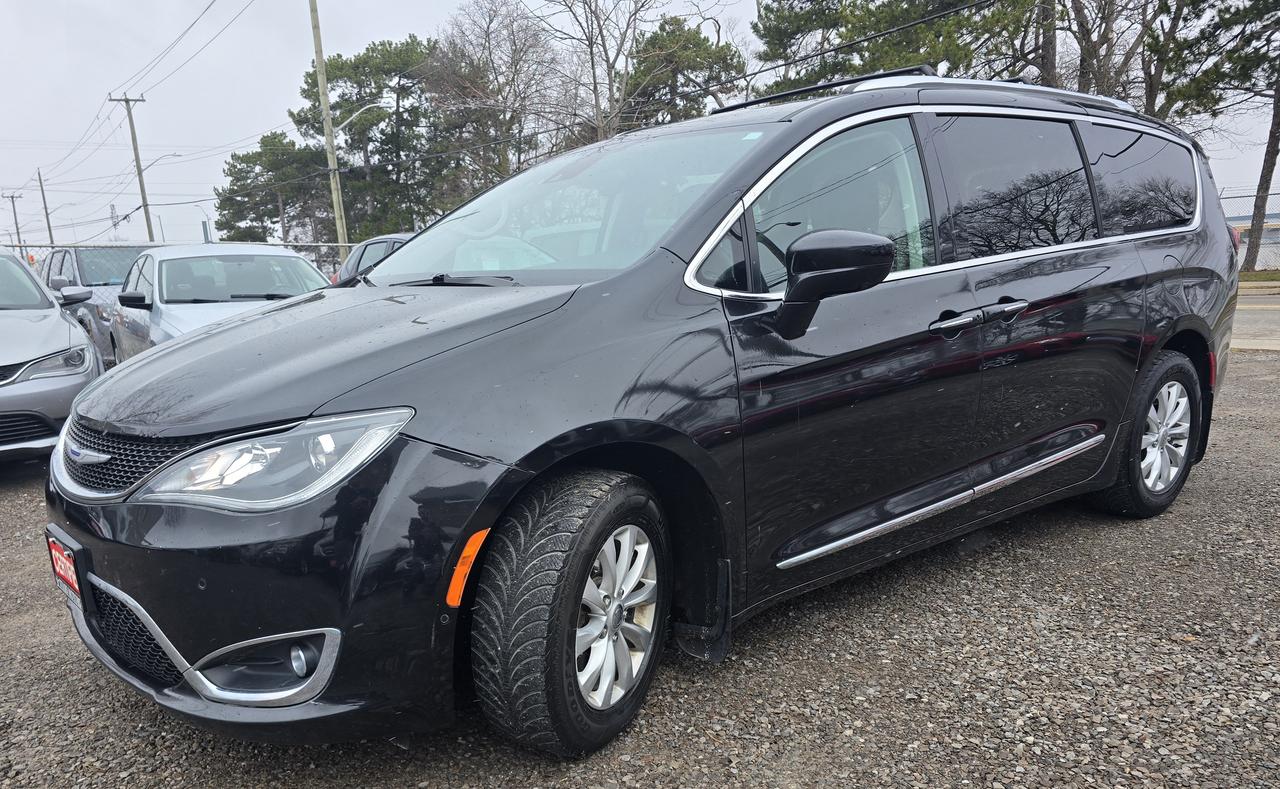 2019 Chrysler Pacifica Touring L Photo2