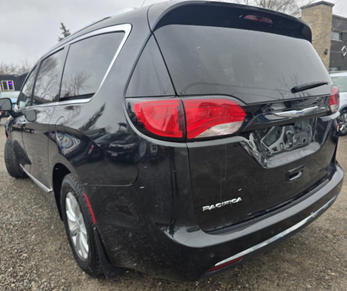 2019 Chrysler Pacifica Touring L Photo4