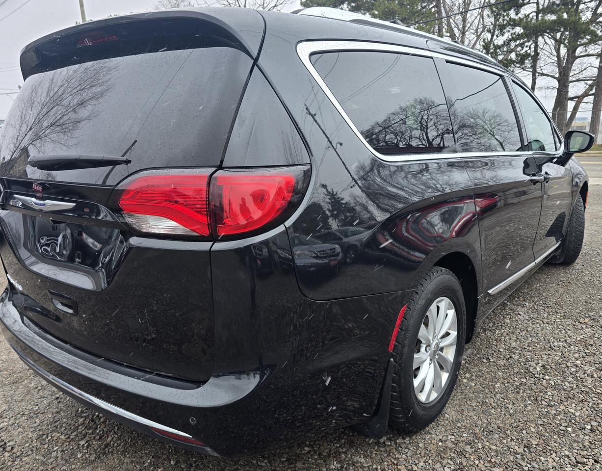 2019 Chrysler Pacifica Touring L Photo