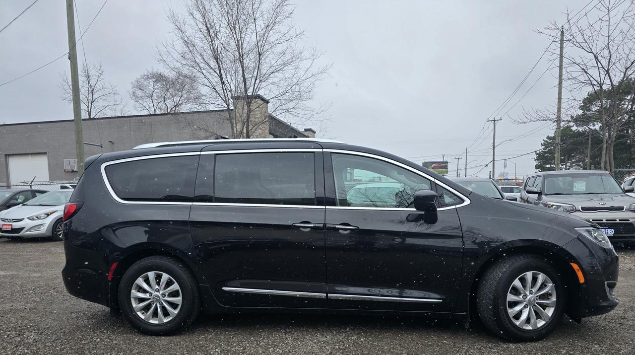 2019 Chrysler Pacifica Touring L Photo