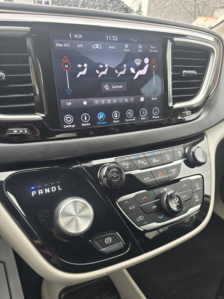 2019 Chrysler Pacifica Touring L Photo