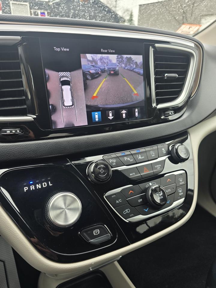 2019 Chrysler Pacifica Touring L Photo