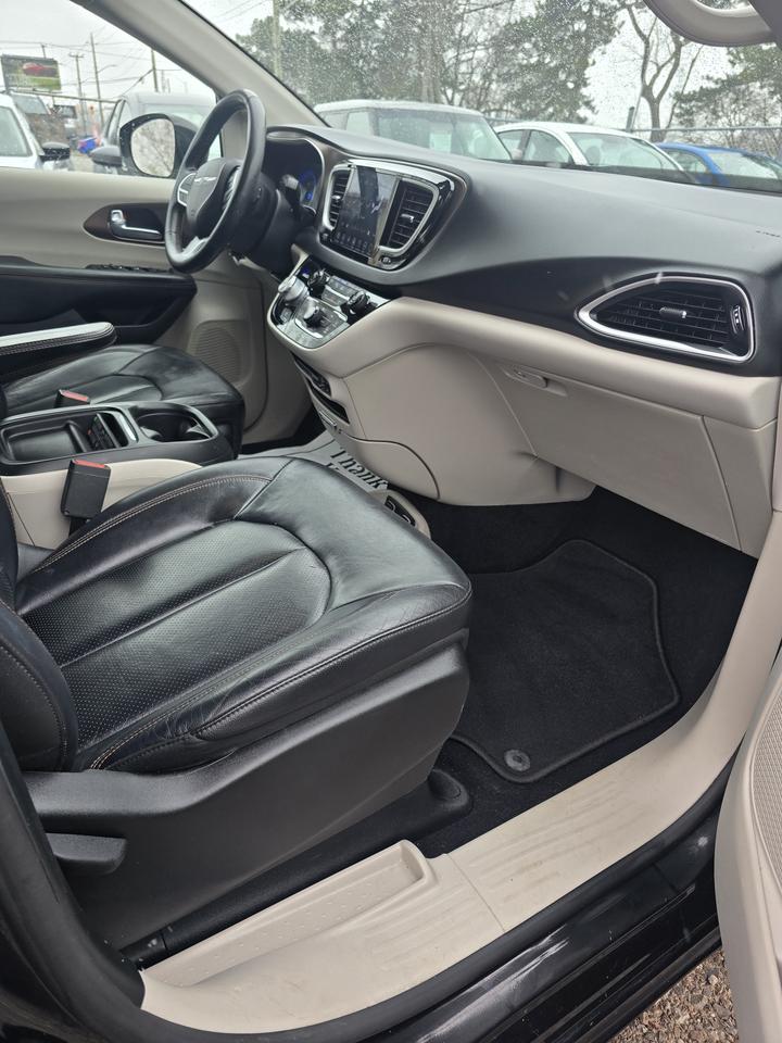 2019 Chrysler Pacifica Touring L Photo