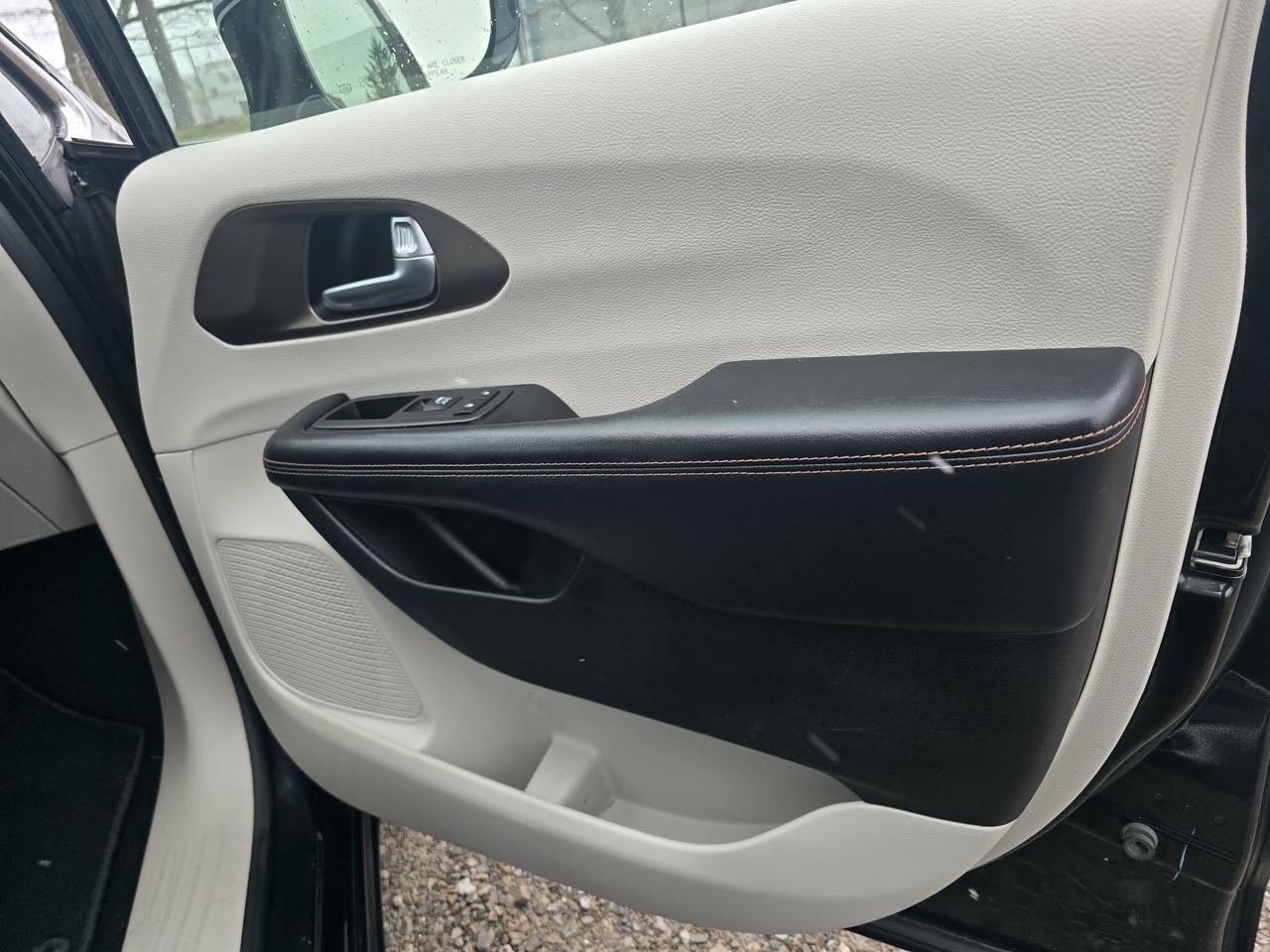 2019 Chrysler Pacifica Touring L Photo