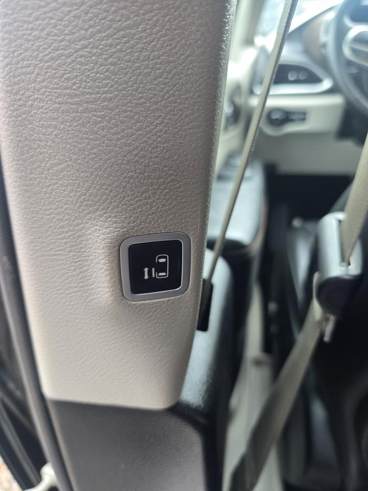 2019 Chrysler Pacifica Touring L Photo