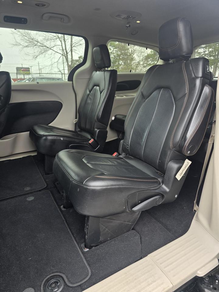 2019 Chrysler Pacifica Touring L Photo
