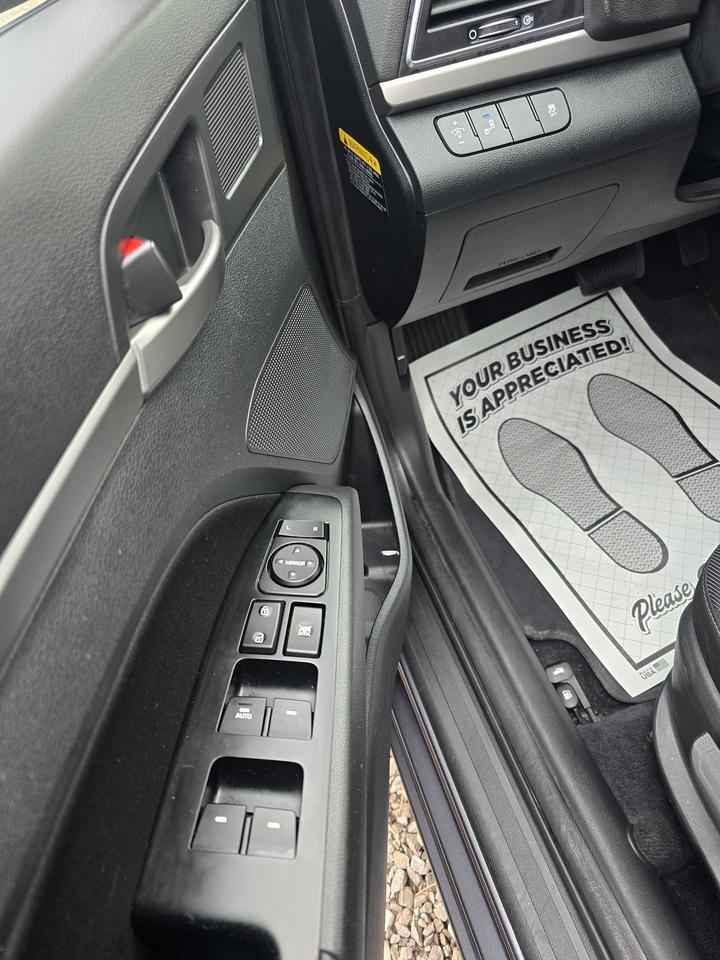 2018 Hyundai Elantra SEL Photo