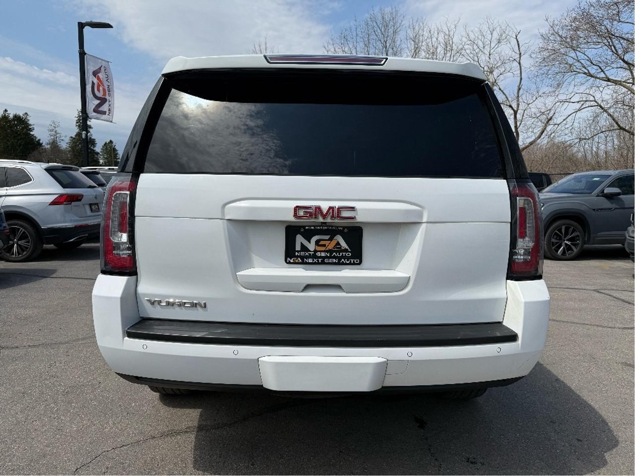 2020 GMC Yukon SLT 7 PASS DRIVER ALERT PKG LEATHER NAV Photo