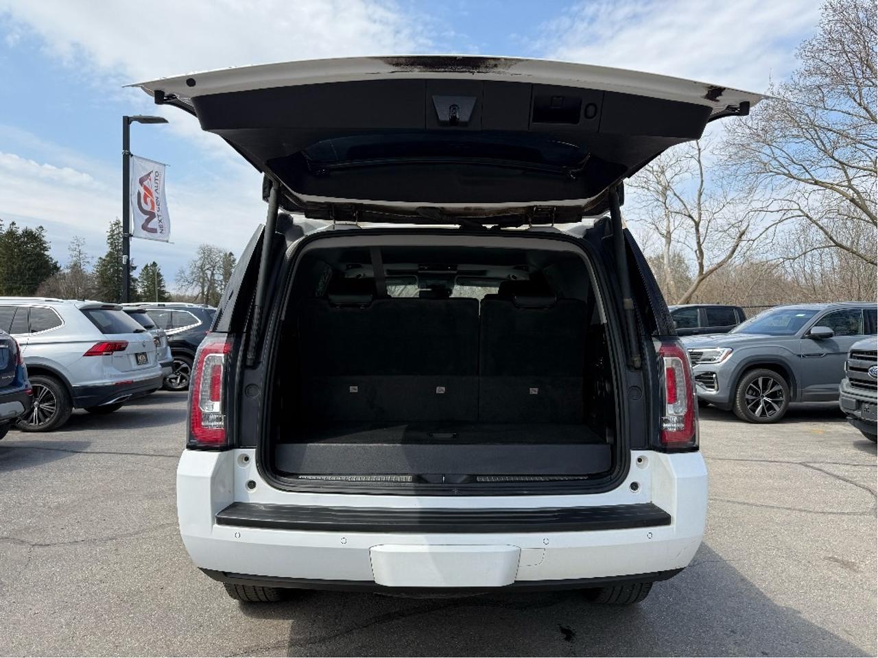 2020 GMC Yukon SLT 7 PASS DRIVER ALERT PKG LEATHER NAV Photo