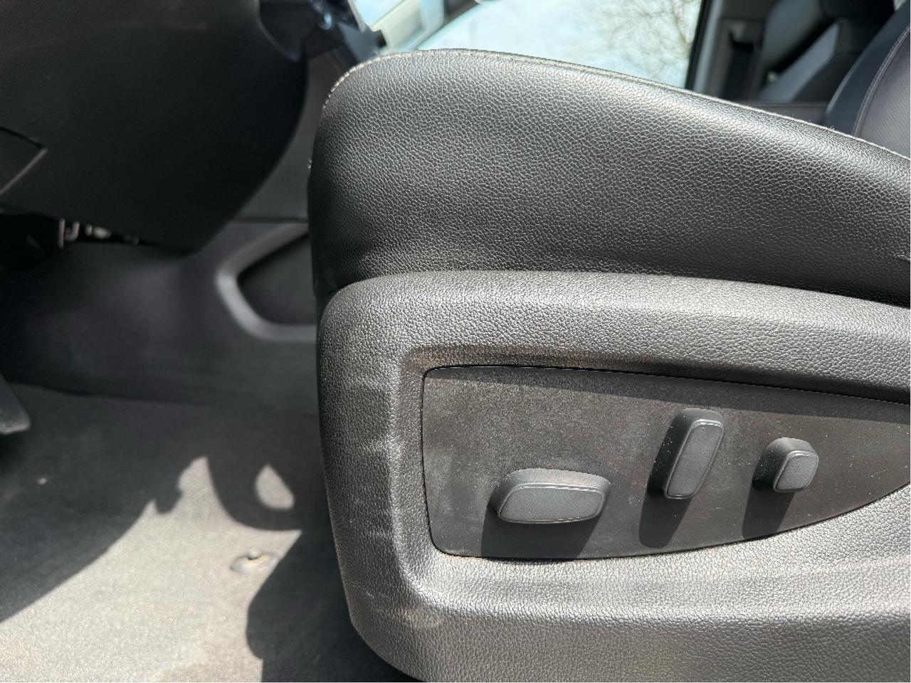 2020 GMC Yukon SLT 7 PASS DRIVER ALERT PKG LEATHER NAV Photo